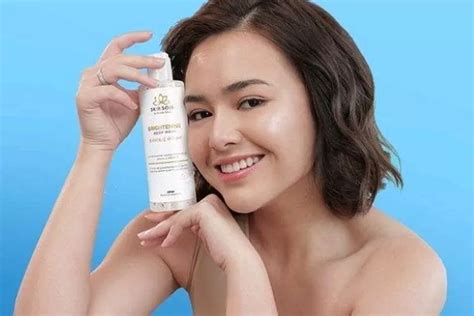 6 Rekomendasi Body Lotion Yang Mencerahkan Kulit Cocok Dipakai Sehari