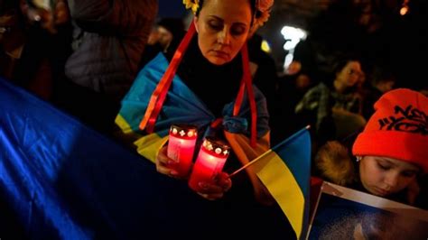 Акции солидарности в поддержку Украины в разных странах. Фото - BBC ...