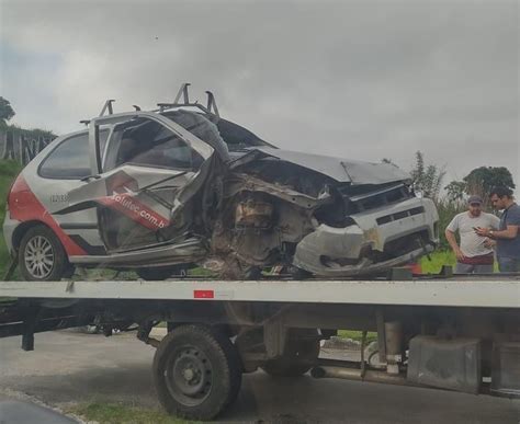 Motorista Perde O Controle E Carro Capota Em Curva Do Anel Viário De