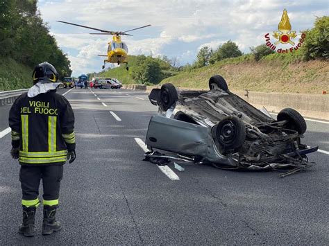 Incidente In Autostrada Tra Valmontone E Colleferro Grave Una Donna