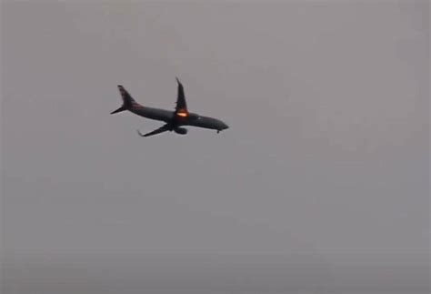 Tats Unis Un Avion Prend Feu En Plein Vol Cause D Un Oiseau Vid O