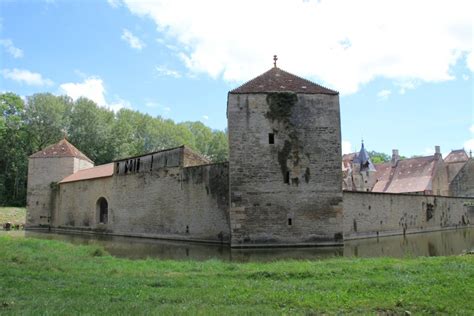 Chateau De Marigny Le Cahou Ts Douves Et Portail Inscrits Mh