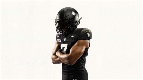 Army Unveils Uniform For Th Army Navy Game Here S Who Is Being Honored