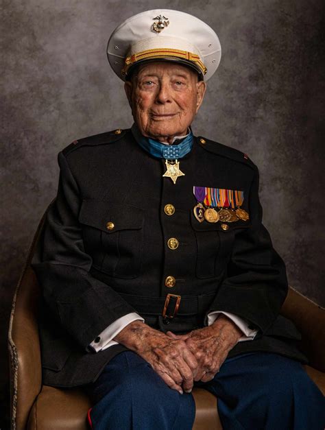 Photographer Captures Portraits of Last Surviving World War II Veterans