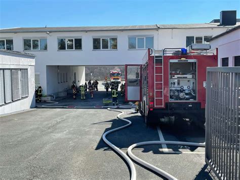 Feuer Bei Firma Netzsch In Selb L St Gro Einsatz Aus Chemief Sser In