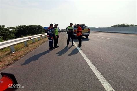 Mobil Kru Tv Nasional Kecelakaan Di Tol Batang Pemalang Orang Tewas