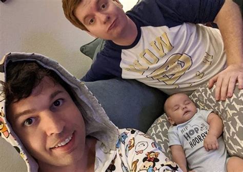 Pareja Gay Logra Adoptar A Un Beb A Trav S De Una Videollamada Por La