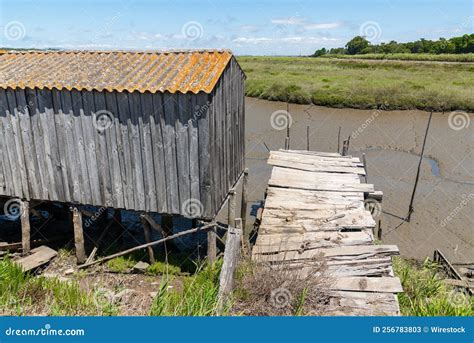 Velho Cais De Madeira E Uma Cabana Em Comporta Portugal Imagem De Stock