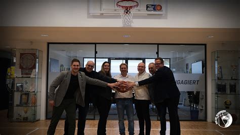 Ewe Baskets Oldenburg News Quartett Aus Edeka Kaufleuten Wird Neuer