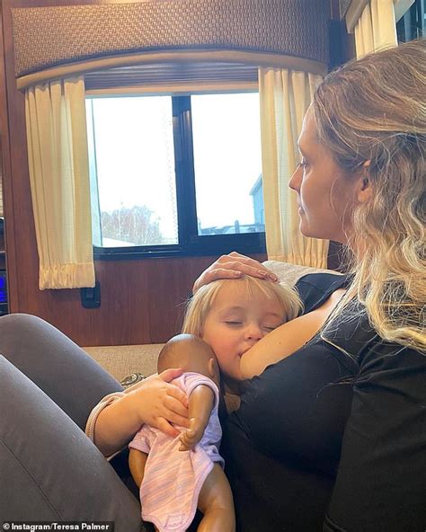 Teresa Palmer Breastfeeds Her 21 Month Old Daughter Poet Play Big Tit