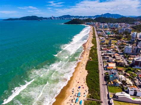 Obra na Praia Brava em Itajaí é paralisada por estar em área de