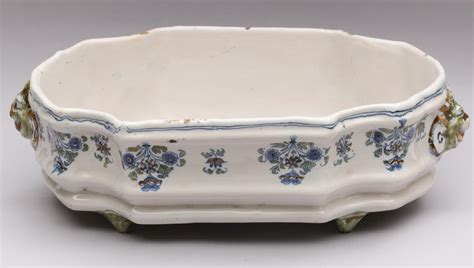 Th Century Fa Ence De Moustiers Polychrome Basin Or Jardini Re