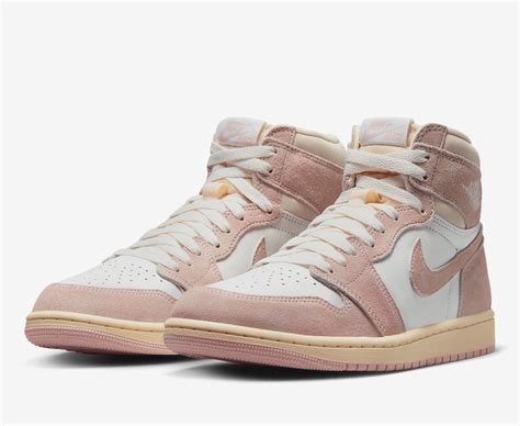 Jordan WMNS AIR JORDAN 1 RETRO HI OG ATMOSPHERE WHITE MUSLIN SAIL