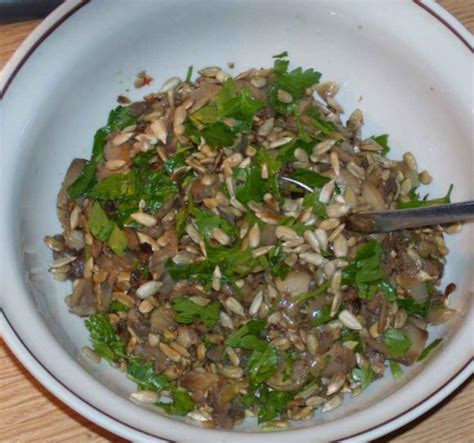 Салат из шампиньонов с семечками - Вкусный / Оригинальные рецепты ...
