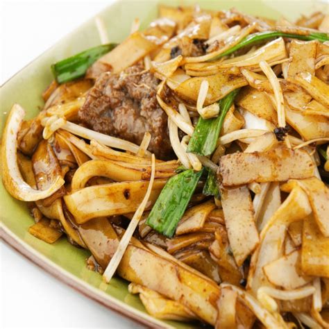 Fried Noodles with Satay Beef 沙茶牛肉炒麵 The Bund Shanghai Cuisine Bar