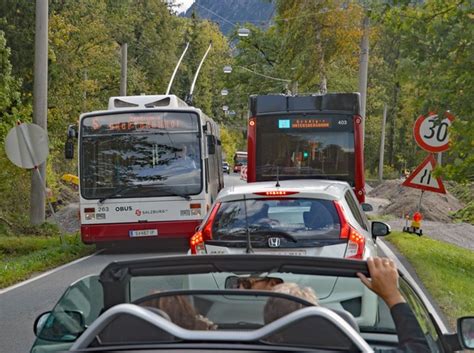 Zwei Autos Und O Bus In Einen Unfall Verwickelt Skglb Org