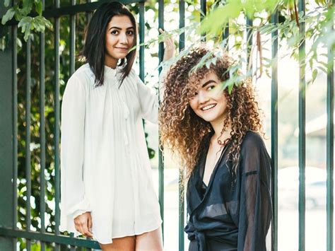 Foto Ana Clara Caetano E Vitória Falcão Do Duo Anavitória São