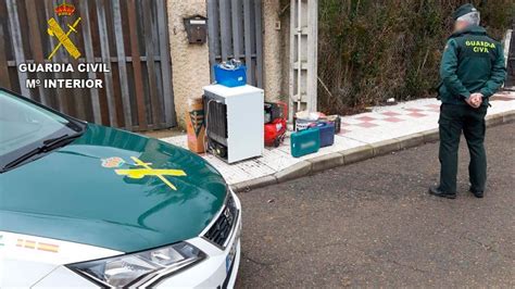 Detenido tras forzar la puerta y robar en el refugio de Villasinta de Torío