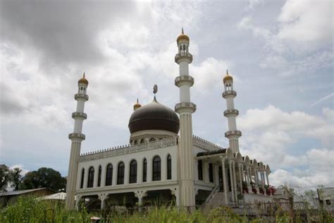 Ahmadiyya Anjuman Isha'at Islam mosque in Paramaribo | Paramaribo Architecture | Paramaribo ...