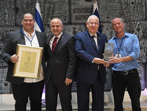 File:Reuven Rivlin has granting the «President's Award for Education ...