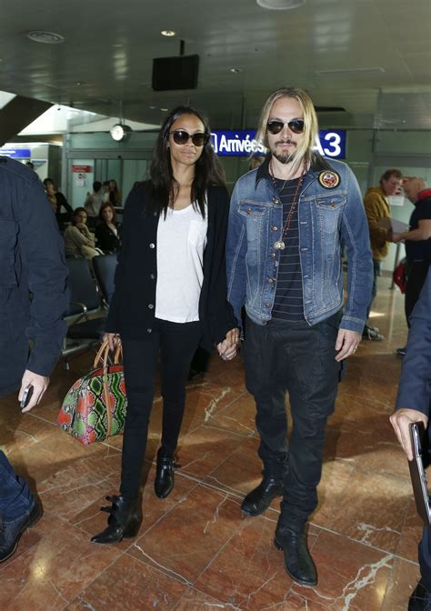 Foto Zoe Saldana E O Marido Marco Perego Desembarcam No Aeroporto De