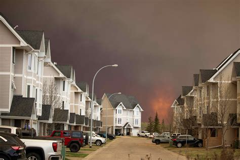 Wildfire Forces Rmwb To Order 6 600 People To Leave Fort Mcmurray