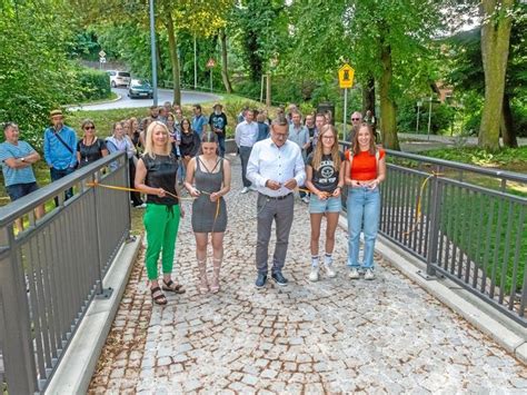 Apolda Natourblüte 2 0 feiert mit Banddurchschnitt am Eingang zur