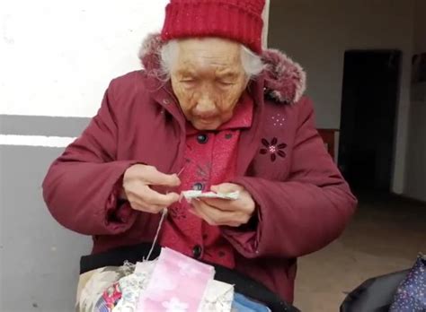 110歲老人六世同堂，有153個子孫後代，穿針走線眼不花 每日頭條