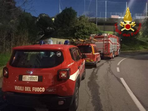 Multedo Sversamento Di Idrocarburi Da Un Rio Accanto A Villa Gavotti