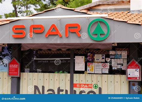 Spar Sign Logo And Brand Text Red Green Entrance Facade Store