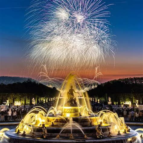 Palace of Versailles: Night Fountains Show Ticket - Versailles | Hurb