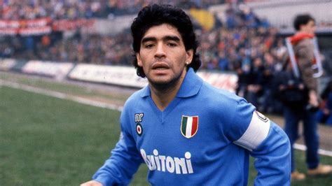 Maradona Joueur Emblématique De Naples Entre 1984 Et 1991 Football