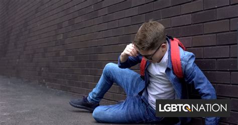 Los Acosadores Hicieron Carteles De Orgullo Heterosexual Con La Cara De Un Estudiante Gay