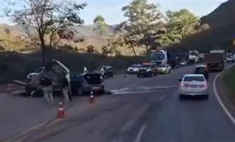 Ouro Preto BR 040 Grave Acidente Entre Carros Deixa Duas Pessoas