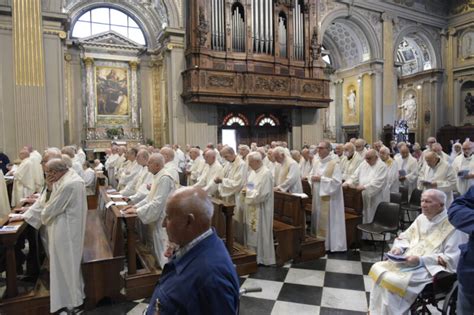 A Caravaggio Lincontro Dei Sacerdoti Anziani E Ammalati Con I Vescovi