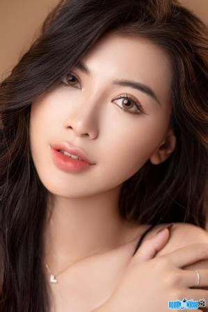 Hot girl Phạm Trâm Anh