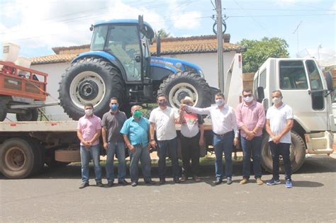 Prefeitura De Castelo Recebe Novo Trator Para Apoio Agricultura