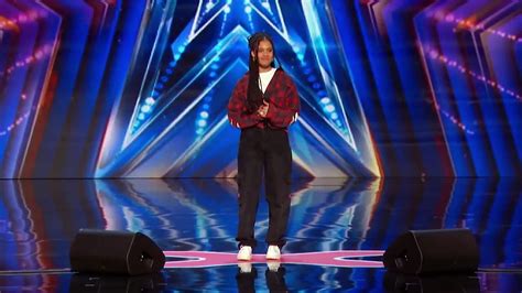 Golden Buzzer Sara James Wins Over Simon Cowell With Lovely By