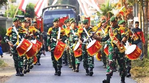 Drumband Yonif Para Raider 502 UY Kostrad Ikut Meriahkan Acara Karnaval