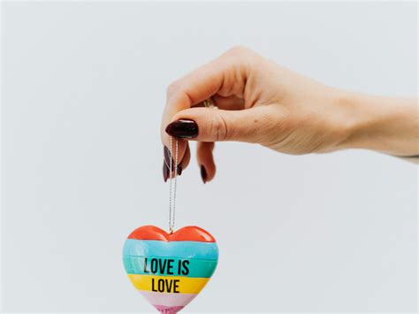 Sólo el de los anuncios en América Latina retratan abiertamente a audiencias LGBTQIA NEO