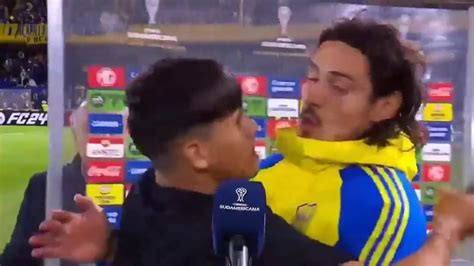 Ti Amo Ti Amo Cavani Travolto Da Un Tifoso Del Boca Juniors Video