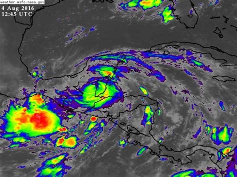 El Hurac N Earl Se Degrada A Tormenta Tropical En Su Avance Por Belice