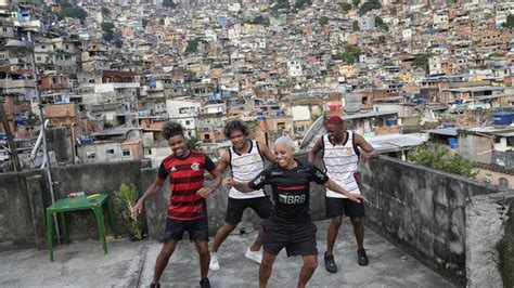 Der Passinho Ein Tanzstil Der Kinder Aus Den Favelas Von Rio De Janeiro