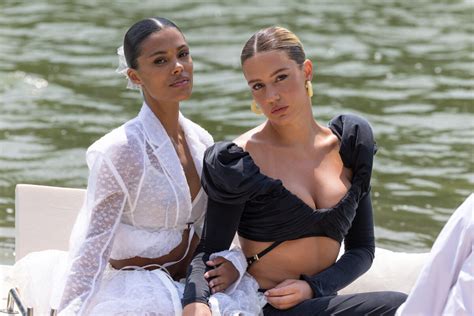 Photo Tina Kunakey Et Ad Le Exarchopoulos Au Front Row Dans Une