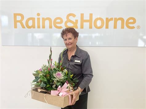 loved gladstone real estate agent retires    years