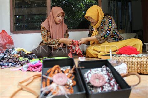 Bros Kain Perca Batik Jombang ANTARA Foto