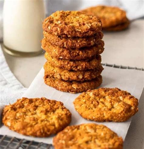 How To Make Anzac Biscuits Crunchy Biscuits Oatmeal Crispy Anzac