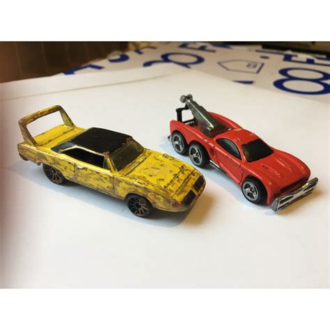 Dupla Hot Wheels Plymouth Superbird Amarelo E Pickup Reboque Guincho Tow Jam Rodas