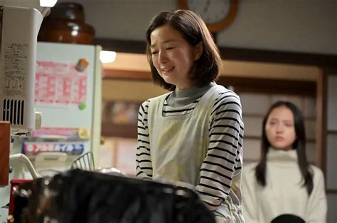 連続テレビ小説「おかえりモネ」第104話。心に秘めていた過去を打ち明ける亜哉子（鈴木京香・左）（c）nhk ― スポニチ Sponichi