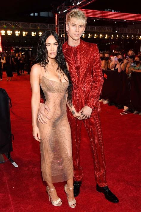 Vmas 2021 Machine Gun Kelly Megan Fox Hold Hands Us Weekly